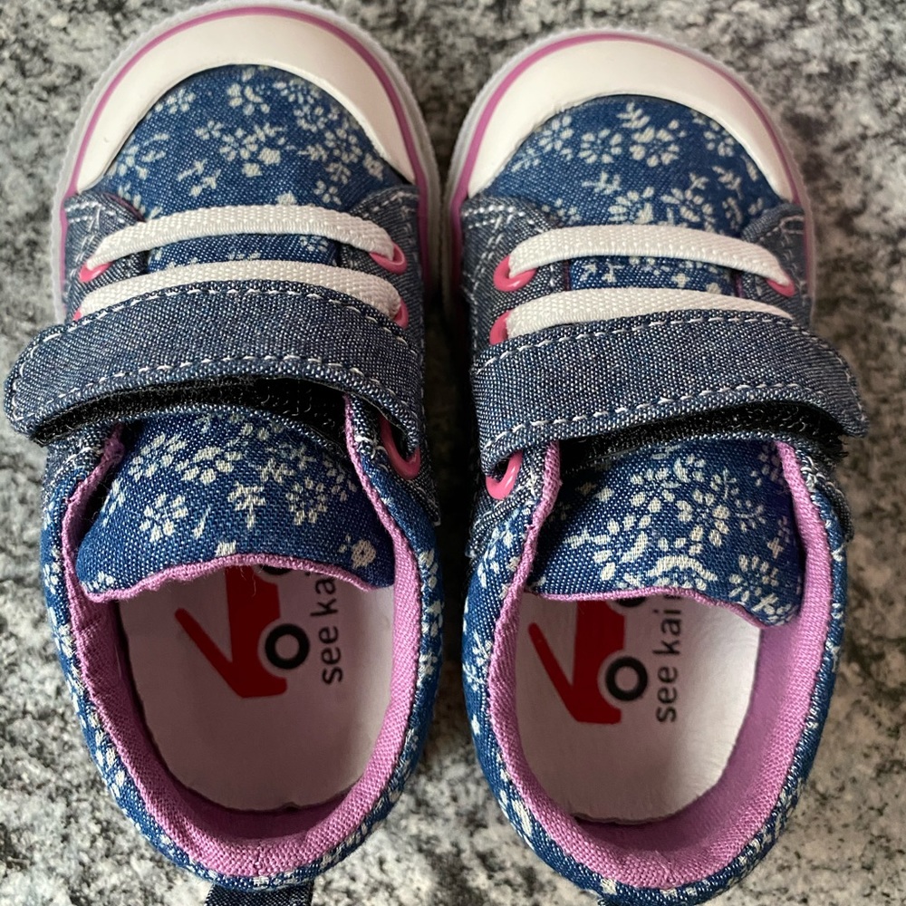 See Kai Run toddler shoes size 5. Brand new